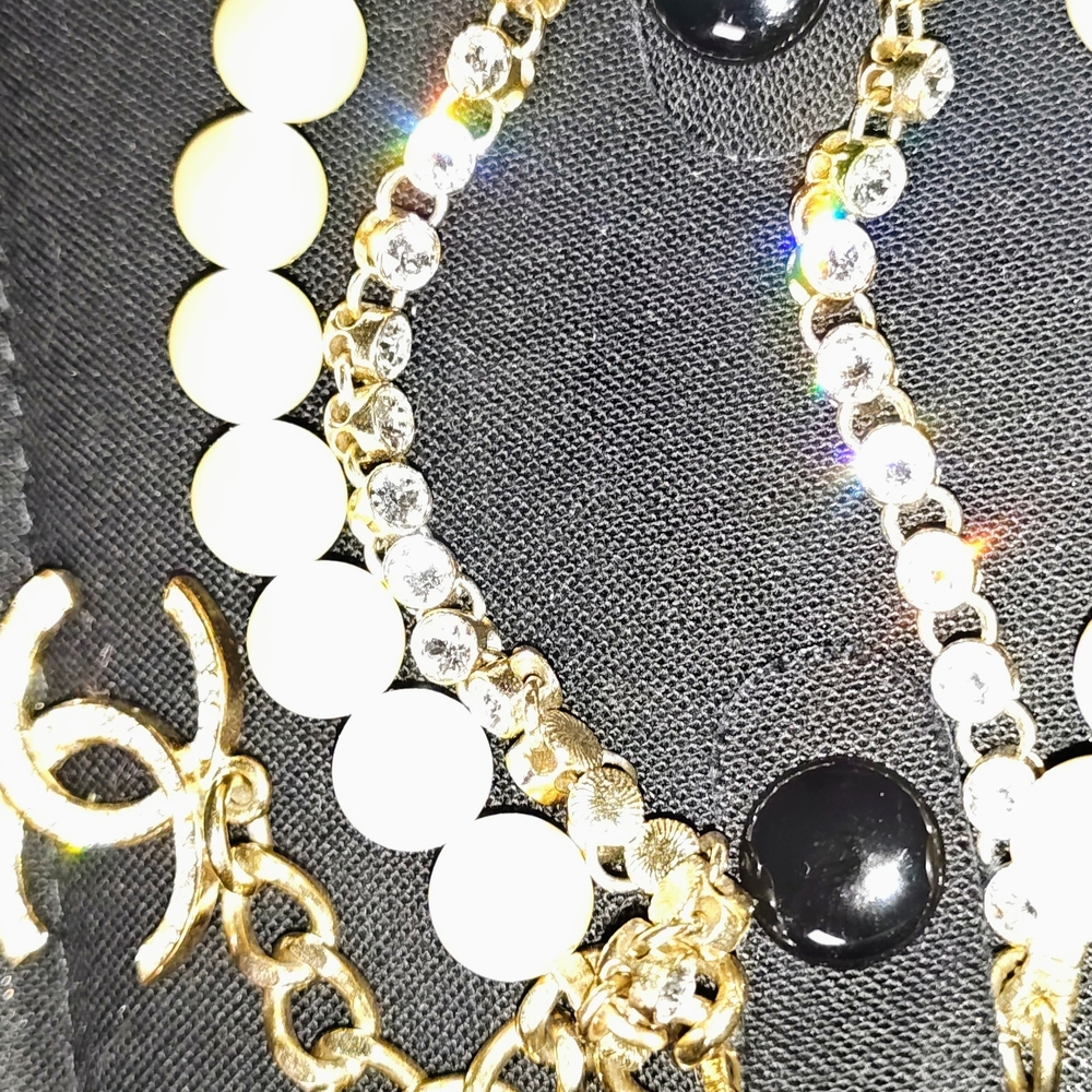 Elegant Chanel Pearl and Crystal Bracelet With Box And Gift Bag - Picture 10 of 12